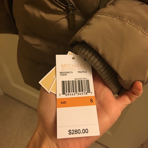 MICHAEL Michael Kors Faux-Fur-Collar Puffer Coat - Picture 8 of 8